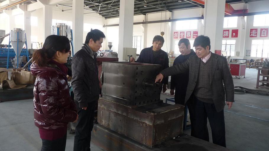 欧亿(中国)官网公司以“创建学习型党组织”为抓手，推动“企业科技创新”.jpg